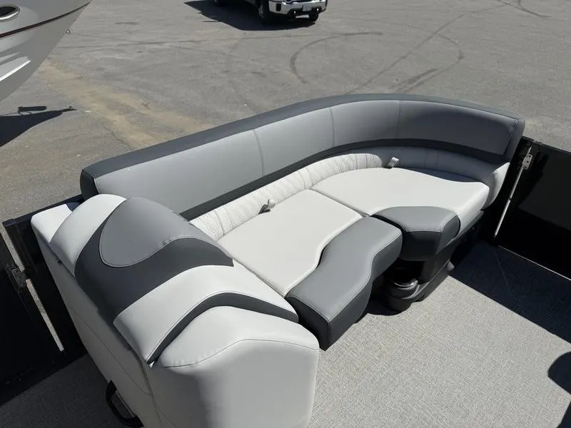 Slide: The Image of Avalon 23X8.5X25 AV 2025 - 4