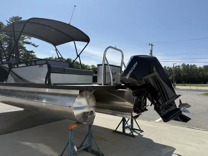 Slide: The Image of Avalon 23X8.5X25 AV 2025 - 10