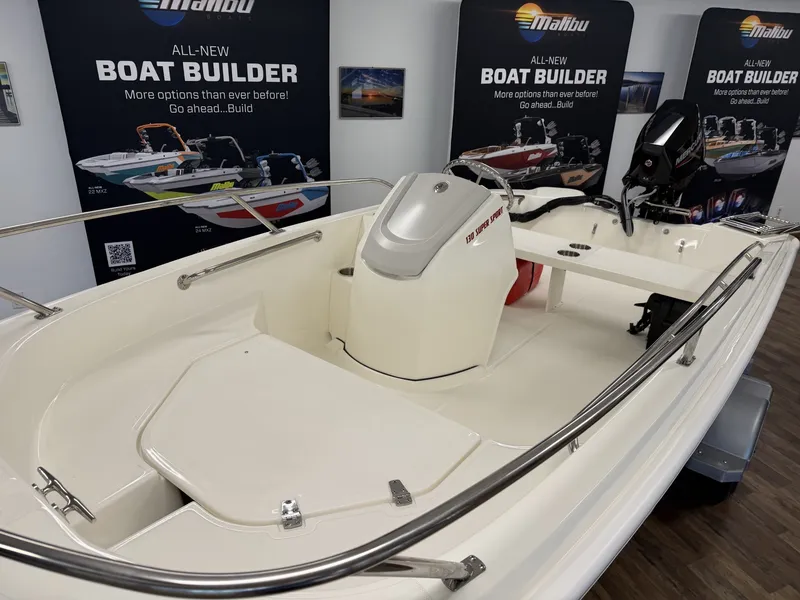 Slide: The Image of Boston Whaler 130 Super Sport 2027 - 4