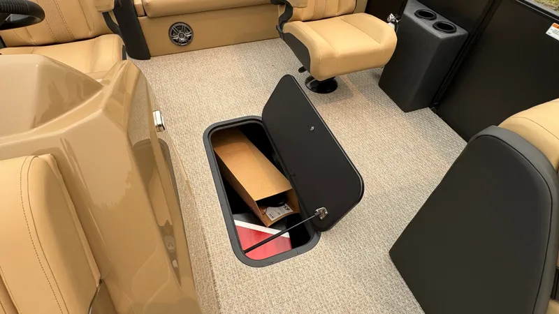 Slide: The Image of Evotti 2026 521 Convertible Stern 2026 - 14