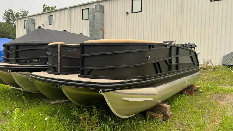 Slide: The Image of Evotti 2026 521 Convertible Stern 2026 - 2