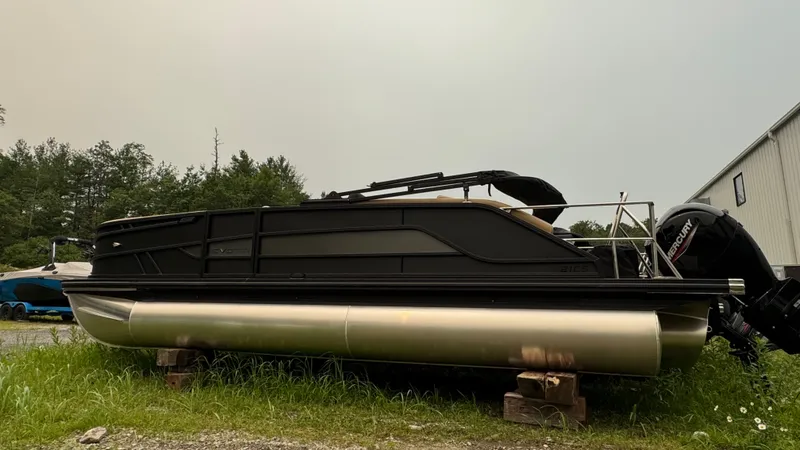 Slide: The Image of Evotti 2026 521 Convertible Stern 2026 - 4