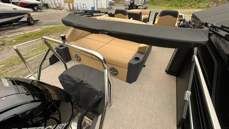 Slide: The Image of Evotti 2026 521 Convertible Stern 2026 - 6