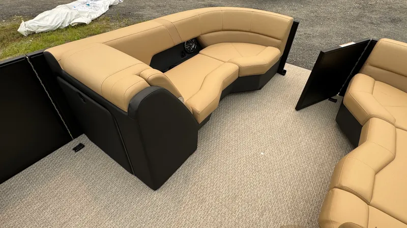 Slide: The Image of Evotti 2026 521 Convertible Stern 2026 - 12