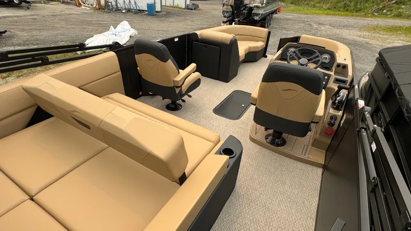 Slide: The Image of Evotti 2026 521 Convertible Stern 2026 - 7