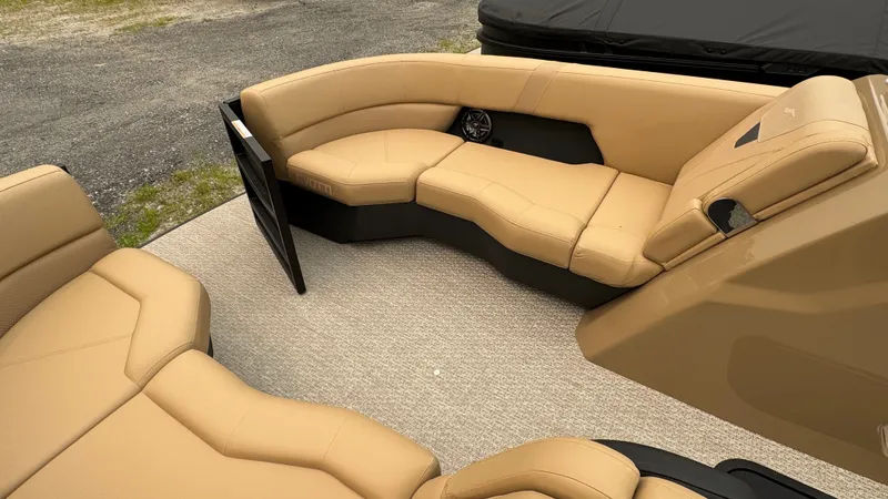 Slide: The Image of Evotti 2026 521 Convertible Stern 2026 - 13