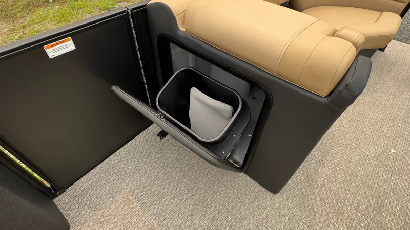 Slide: The Image of Evotti 2026 521 Convertible Stern 2026 - 15