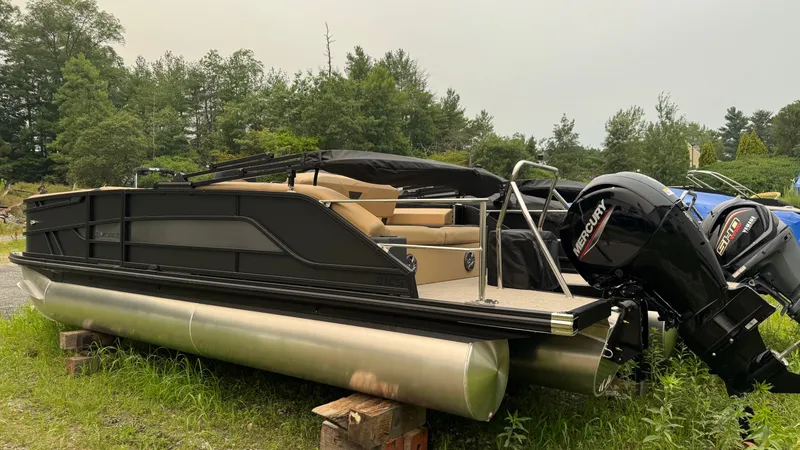 Slide: The Image of Evotti 2026 521 Convertible Stern 2026 - 3