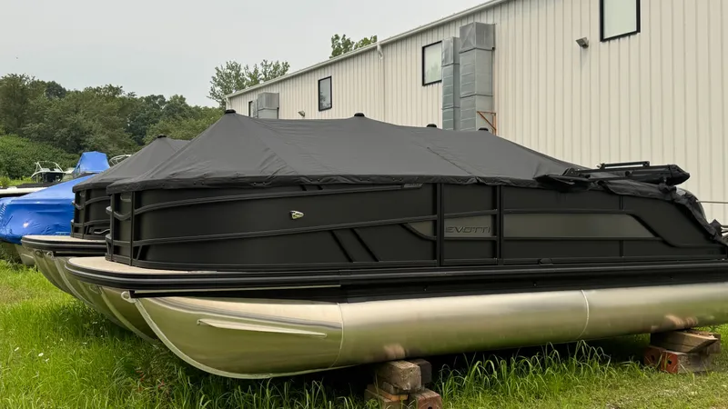 Slide: The Image of Evotti 2026 521 Convertible Stern 2026 - 20