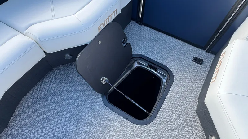 Slide: The Image of Evotti 2026 523 Convertible Stern 2026 - 23