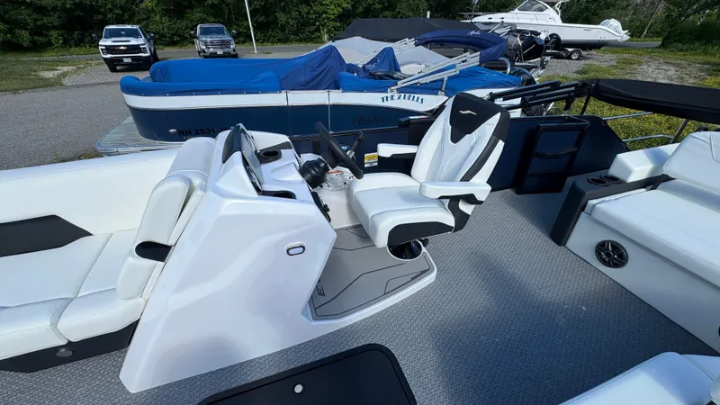 Slide: The Image of Evotti 2026 523 Convertible Stern 2026 - 15