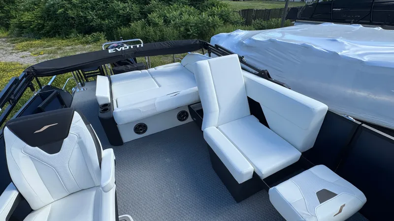 Slide: The Image of Evotti 2026 523 Convertible Stern 2026 - 28