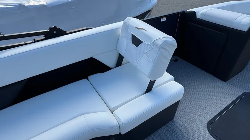 Slide: The Image of Evotti 2026 523 Convertible Stern 2026 - 27