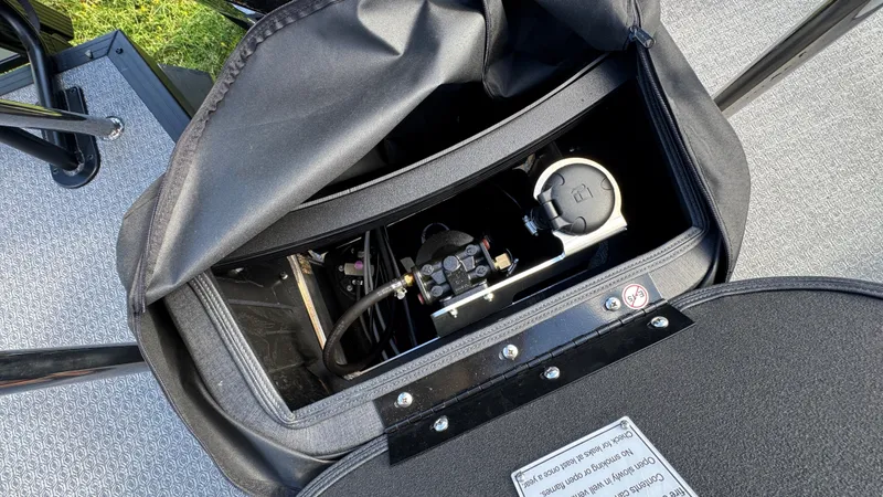 Slide: The Image of Evotti 2026 523 Convertible Stern 2026 - 33
