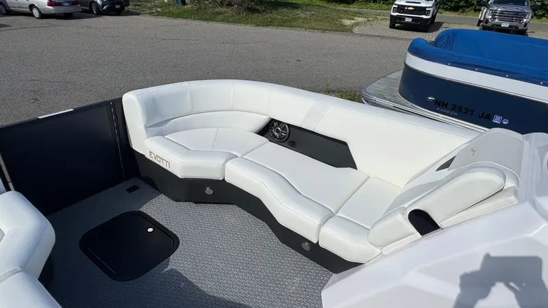 Slide: The Image of Evotti 2026 523 Convertible Stern 2026 - 21