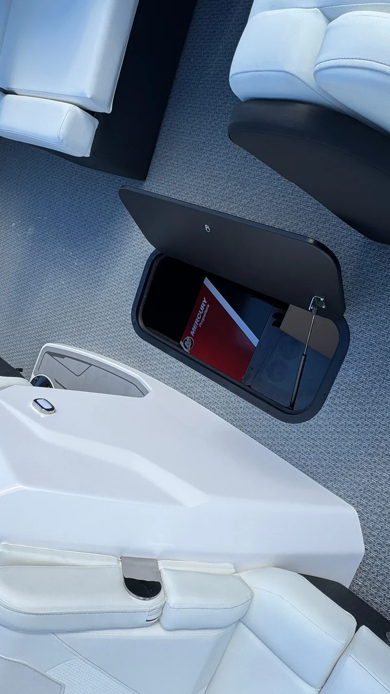 Slide: The Image of Evotti 2026 523 Convertible Stern 2026 - 25