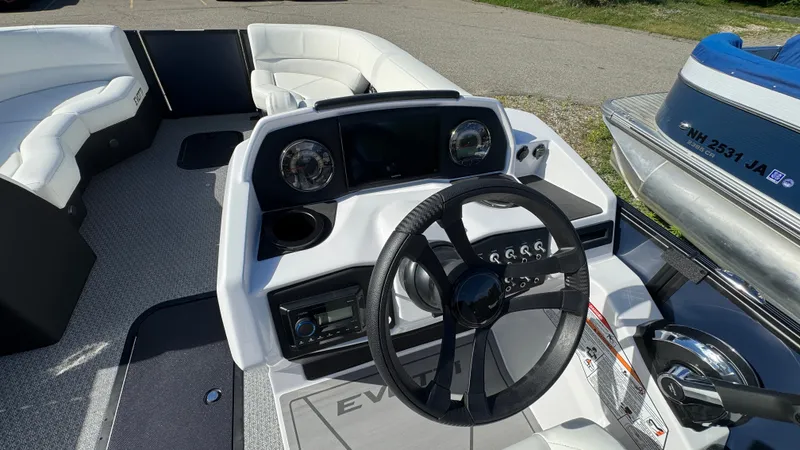Slide: The Image of Evotti 2026 523 Convertible Stern 2026 - 17