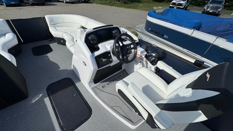 Slide: The Image of Evotti 2026 523 Convertible Stern 2026 - 16