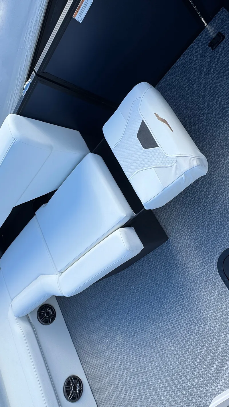 Slide: The Image of Evotti 2026 523 Convertible Stern 2026 - 26