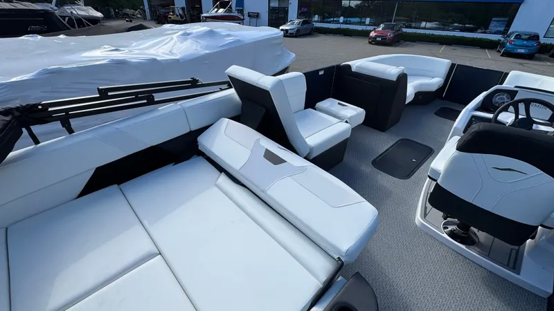 Slide: The Image of Evotti 2026 523 Convertible Stern 2026 - 29