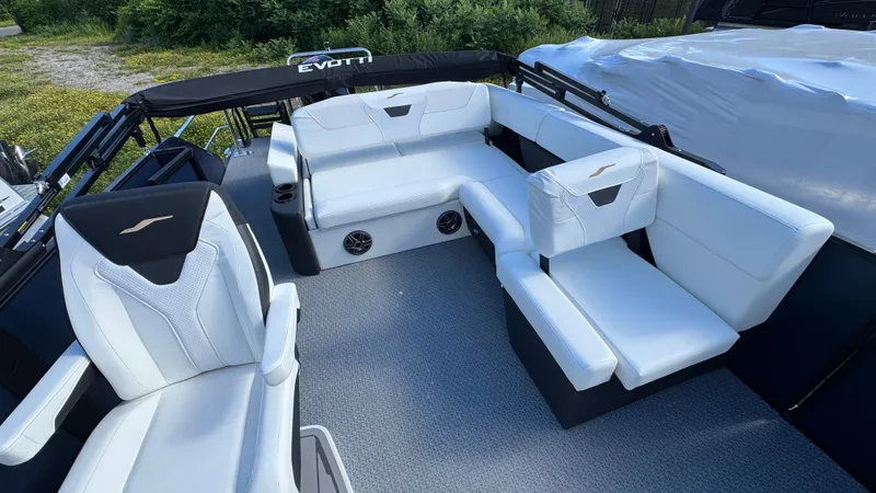 Slide: The Image of Evotti 2026 523 Convertible Stern 2026 - 14