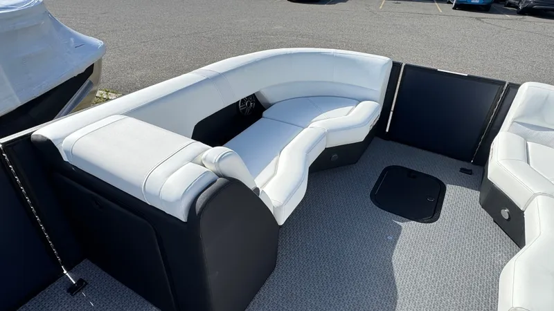 Slide: The Image of Evotti 2026 523 Convertible Stern 2026 - 20