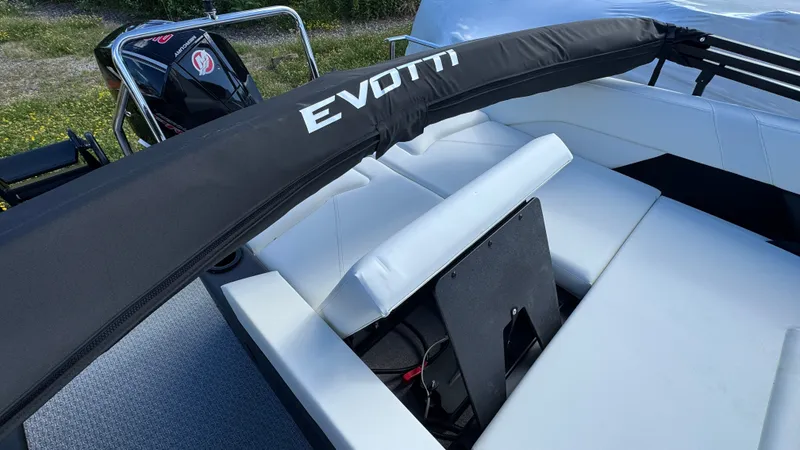 Slide: The Image of Evotti 2026 523 Convertible Stern 2026 - 30
