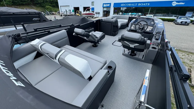 Slide: The Image of Evotti 2026 723 Convertible Stern 2026 - 10