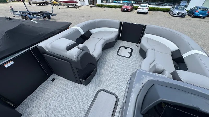 Slide: The Image of Evotti 2026 723 Convertible Stern 2026 - 18