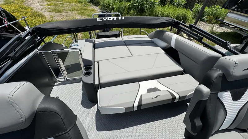 Slide: The Image of Evotti 2026 723 Convertible Stern 2026 - 27
