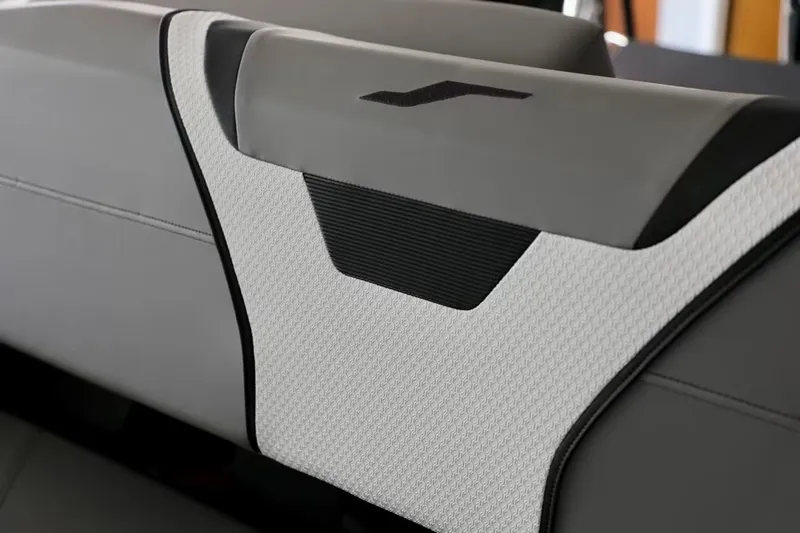 Slide: The Image of Evotti 2026 723 Convertible Stern 2026 - 33