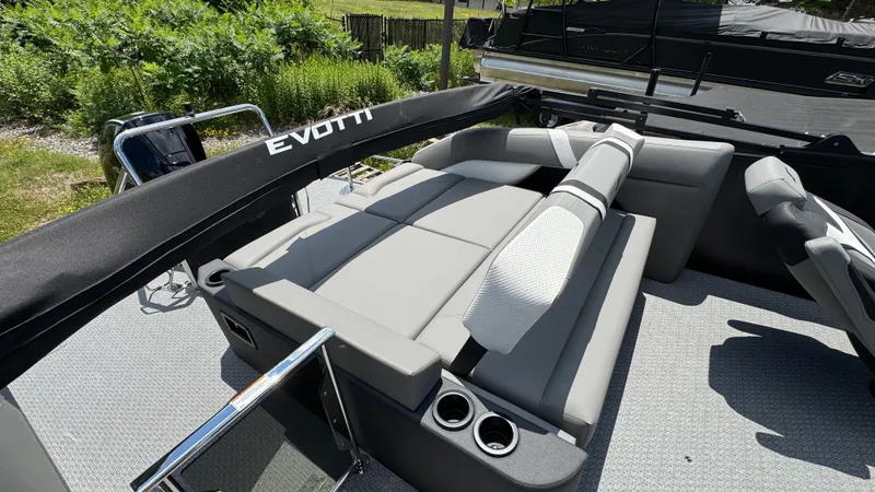 Slide: The Image of Evotti 2026 723 Convertible Stern 2026 - 26