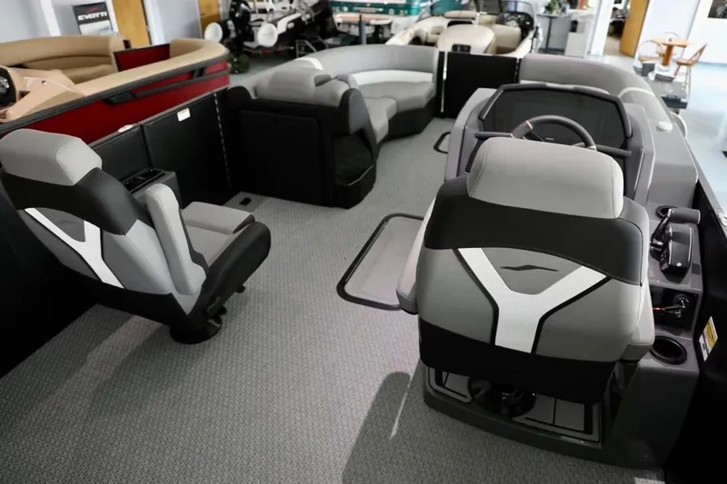 Slide: The Image of Evotti 2026 723 Convertible Stern 2026 - 34