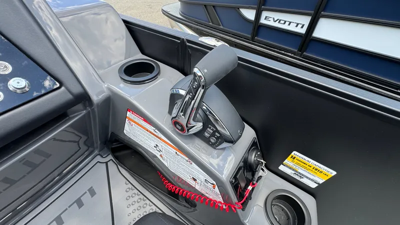 Slide: The Image of Evotti 2026 723 Convertible Stern 2026 - 16