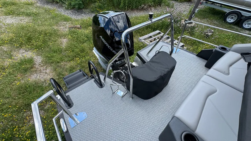 Slide: The Image of Evotti 2026 723 Convertible Stern 2026 - 9