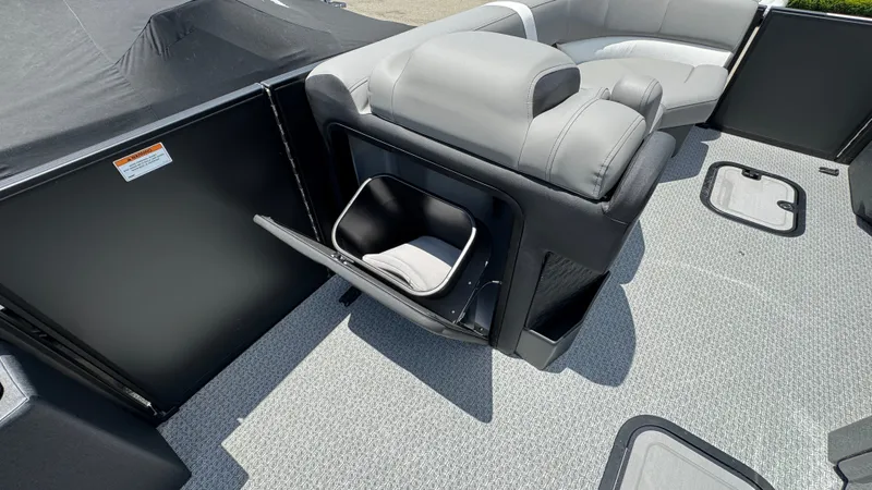 Slide: The Image of Evotti 2026 723 Convertible Stern 2026 - 31