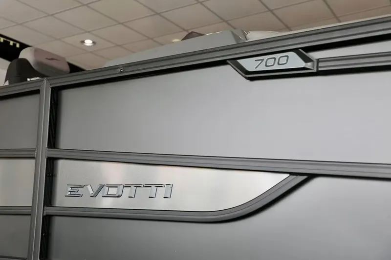 Slide: The Image of Evotti 2026 723 Convertible Stern 2026 - 5