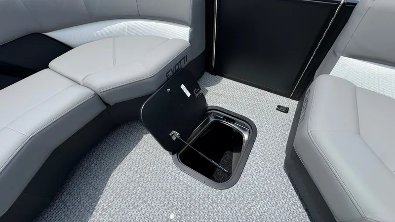 Slide: The Image of Evotti 2026 723 Convertible Stern 2026 - 21