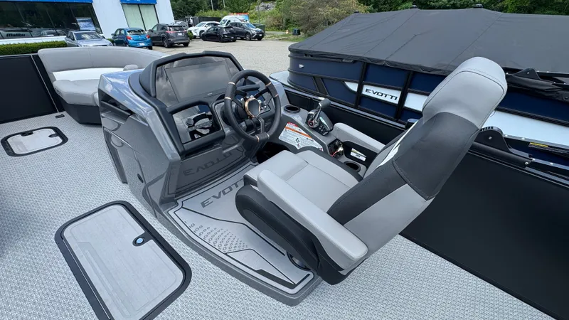 Slide: The Image of Evotti 2026 723 Convertible Stern 2026 - 14