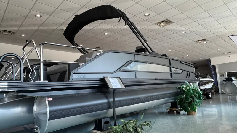 Slide: The Image of Evotti 2026 723 Convertible Stern 2026 - 3