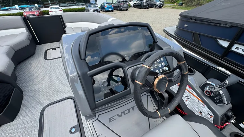 Slide: The Image of Evotti 2026 723 Convertible Stern 2026 - 15