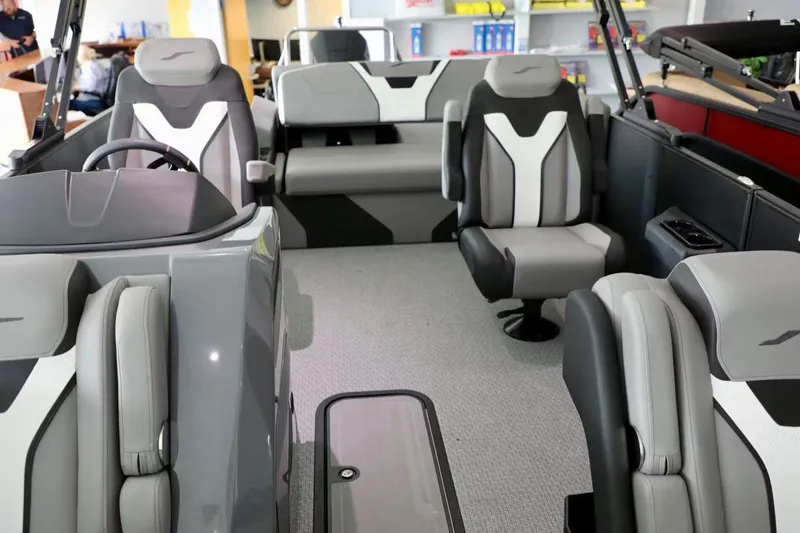 Slide: The Image of Evotti 2026 723 Convertible Stern 2026 - 35