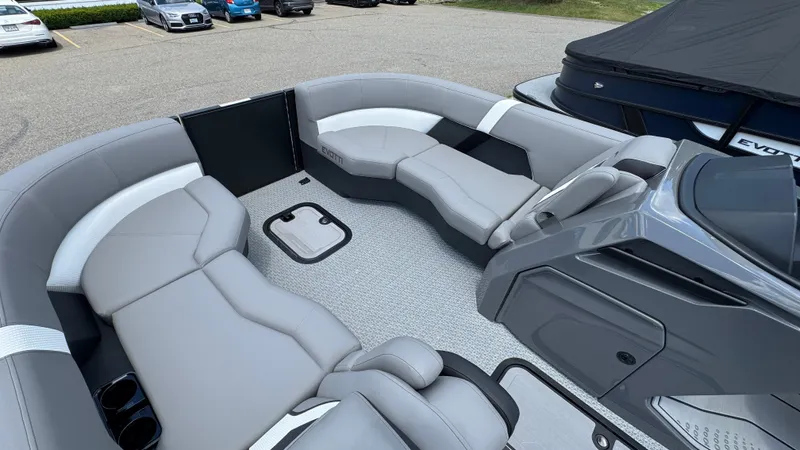 Slide: The Image of Evotti 2026 723 Convertible Stern 2026 - 19