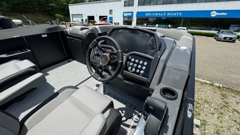 Slide: The Image of Evotti 2026 723 Convertible Stern 2026 - 30
