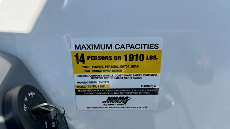 Slide: The Image of Evotti 523CS 500 Series 23 Convertible Stern 2026 - 18