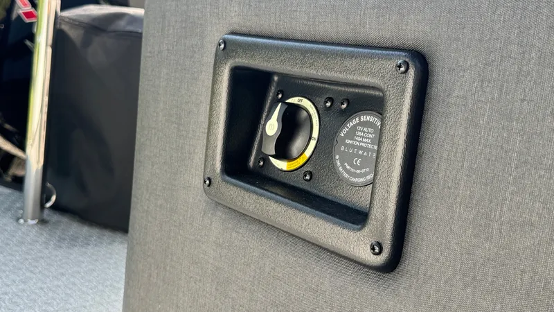 Slide: The Image of Evotti 523CS 500 Series 23 Convertible Stern 2026 - 19
