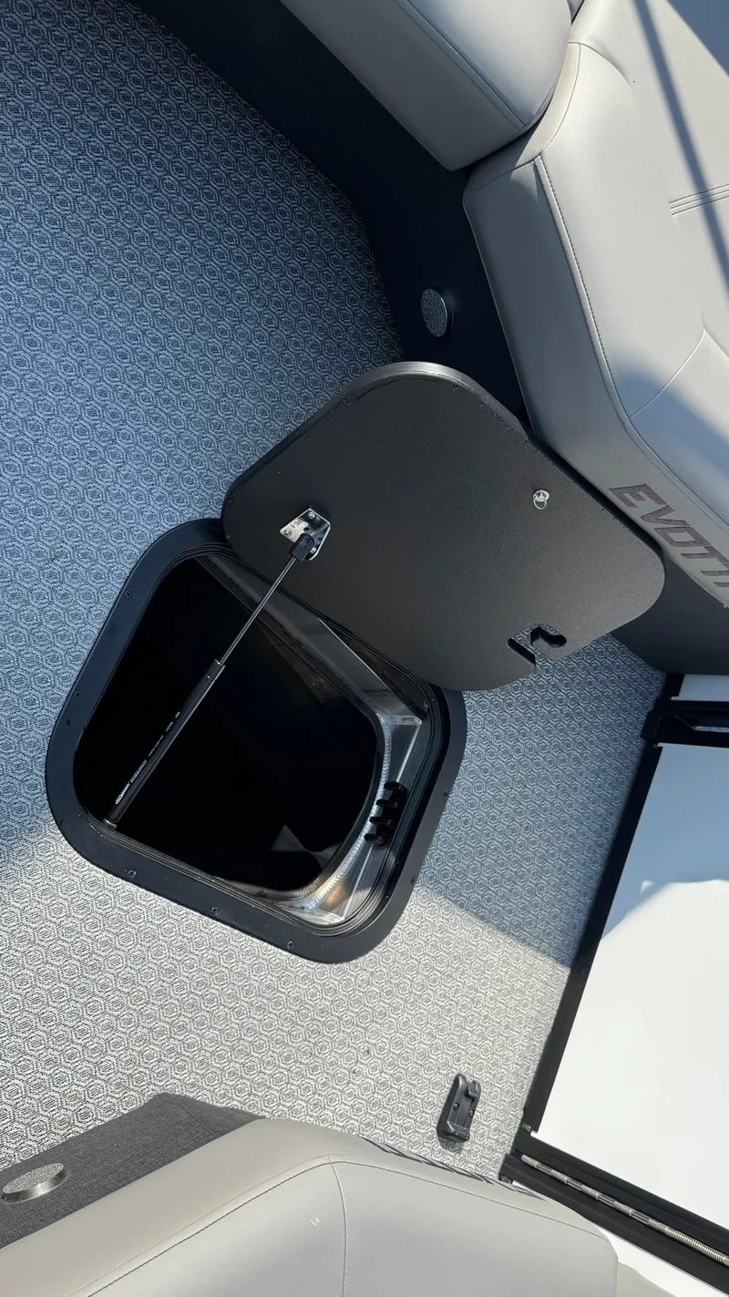 Slide: The Image of Evotti 523CS 500 Series 23 Convertible Stern 2026 - 21