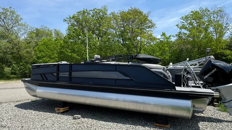 Slide: The Image of Evotti 700 Series 23 Quad Lounge 2026 - 4