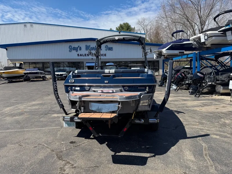 Slide: The Image of Malibu Wakesetter 20 VTX 2022 - 16