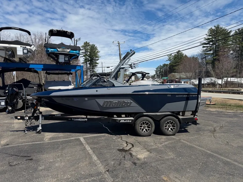 Slide: The Image of Malibu Wakesetter 20 VTX 2022 - 13